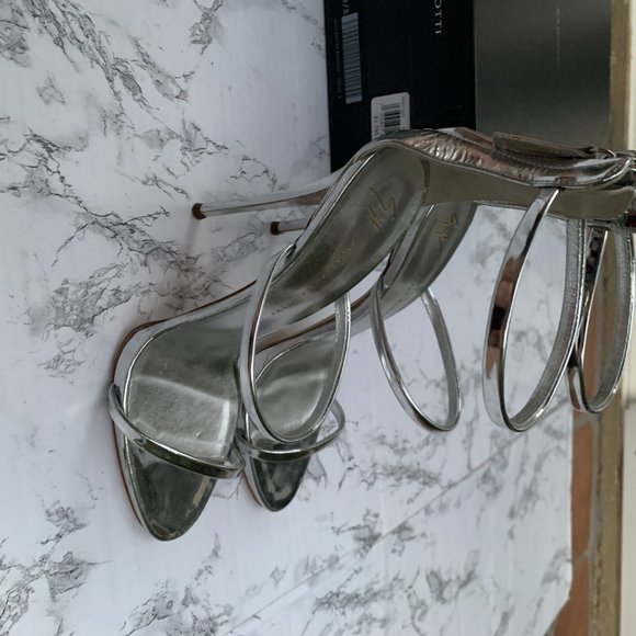 ❌SOLD❌Giuseppe Zanotti Harmony Silver Leather - Picture 3 of 16